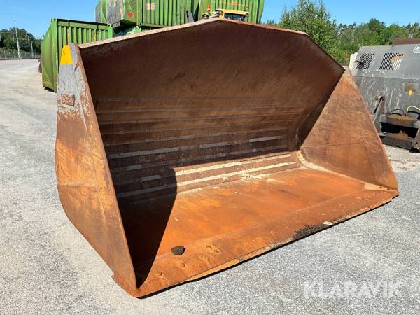 Skopa Volvo 6,8m3 med stor-stora BM fäste