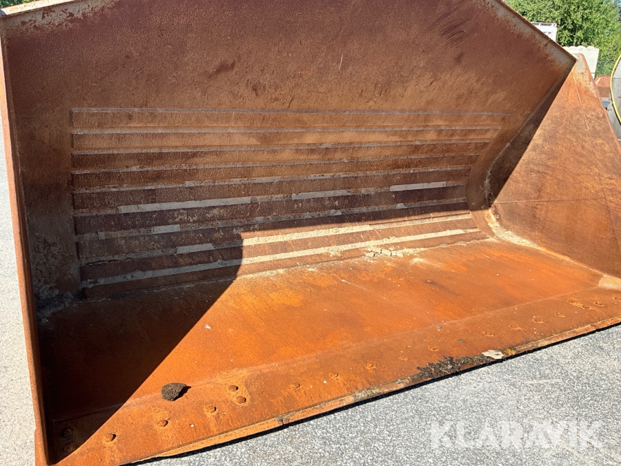 Skopa Volvo 6,8m3 med stor-stora BM fäste