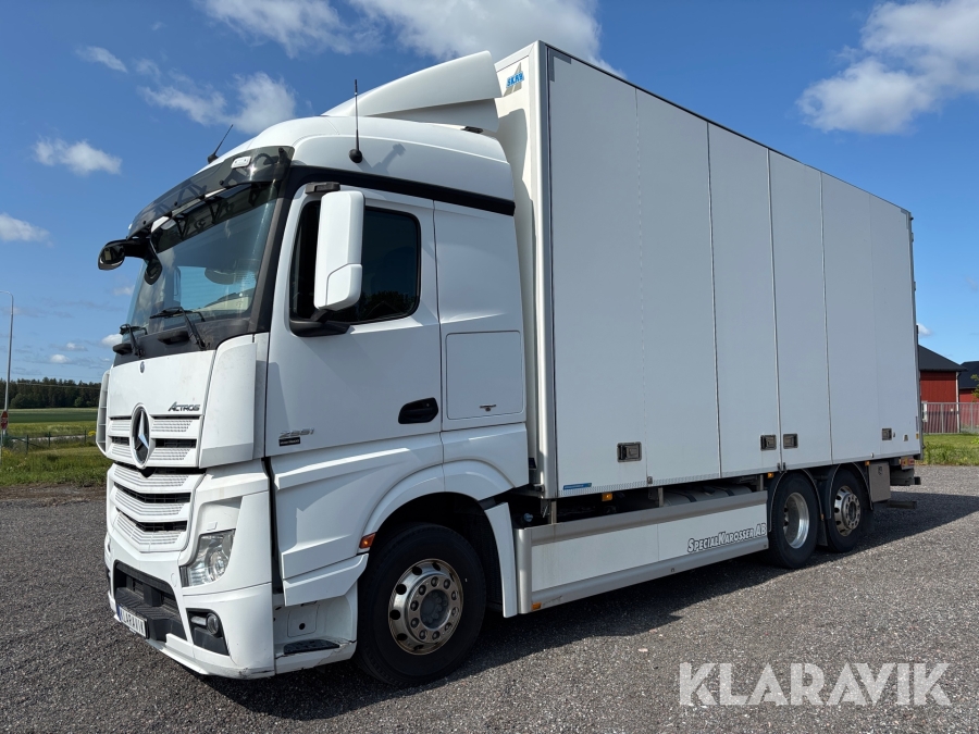 Lastbil Mercedes-Benz Actros 2551 med kylbyggnation
