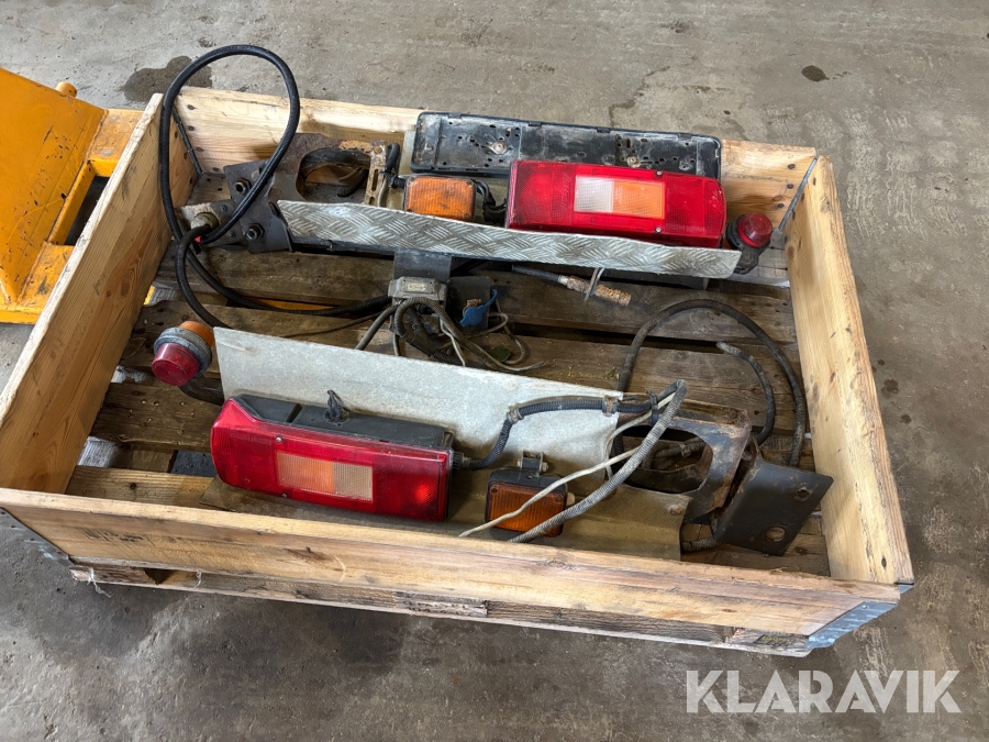 Baklycktor med konsoler Volvo