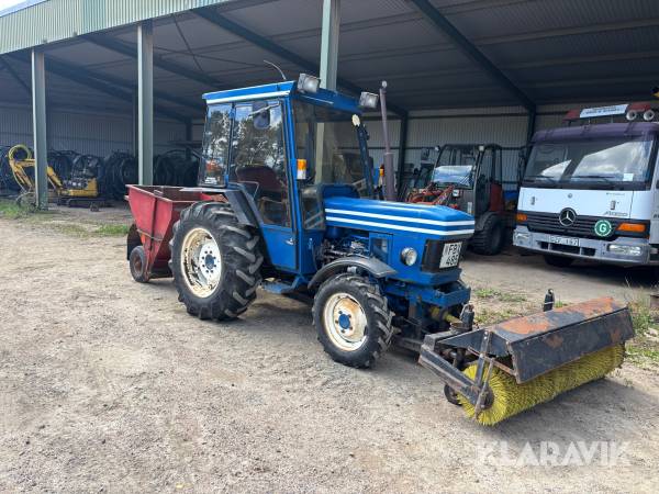 Traktor Ford 1910 4WD med redskap