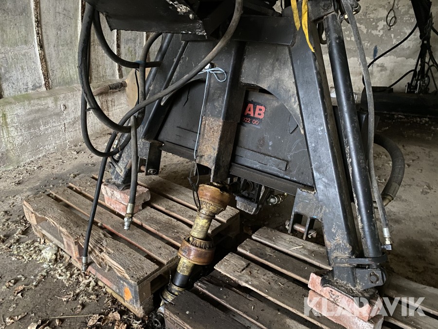 Vikarmskran med buskröjare Vreten 60/30