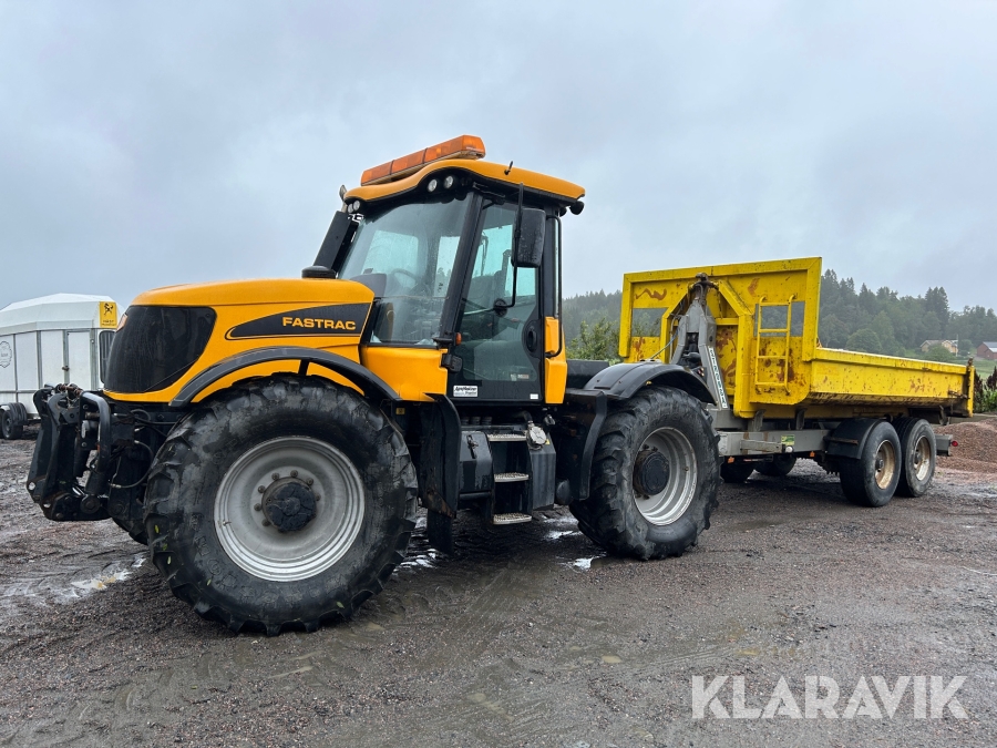 Traktor JCB Fastrac 3170 med lastväxlarsläp