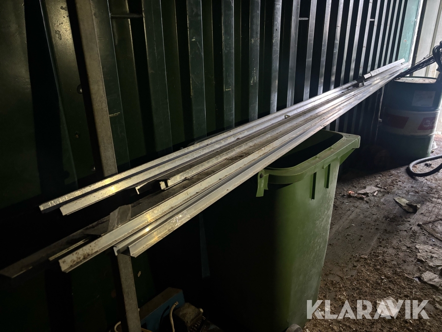 Skenor, clips och kablage för solceller