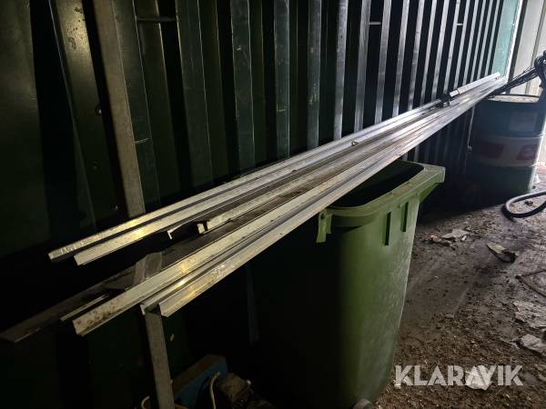 Skenor, clips och kablage för solceller