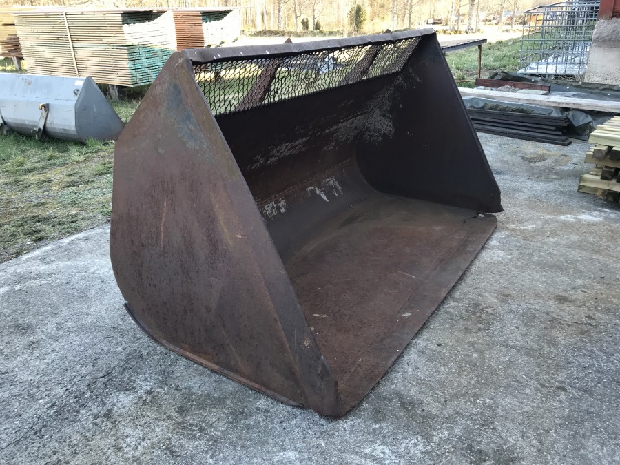 Skopa med stora bm fäste