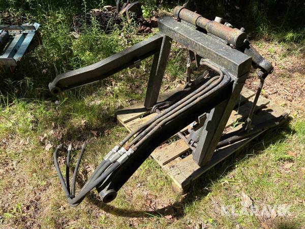 Frontlyft till traktor med Ålö fäste