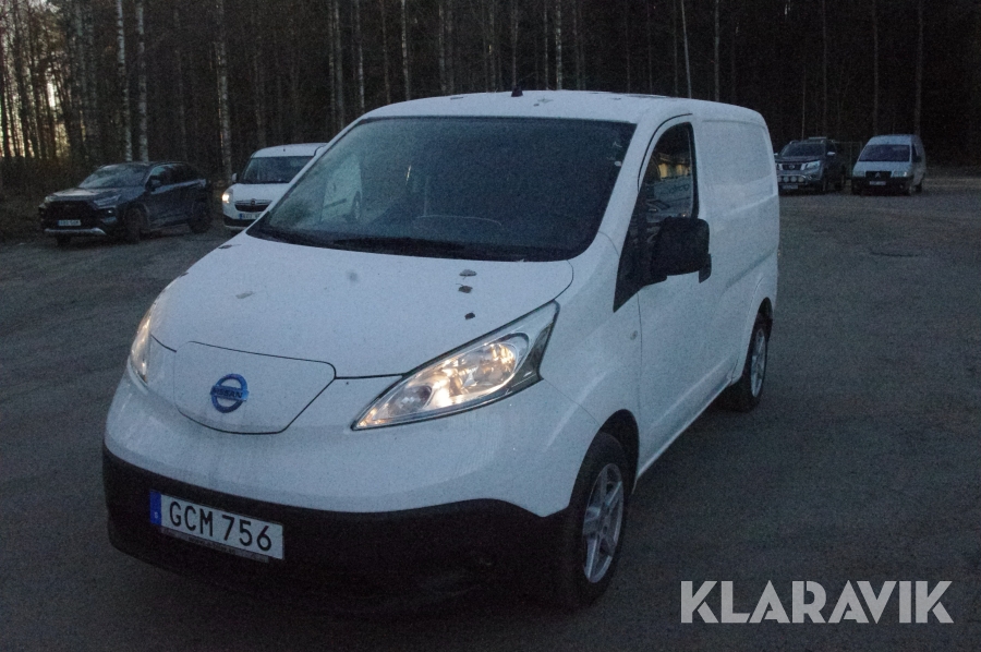 NISSAN E-NV200