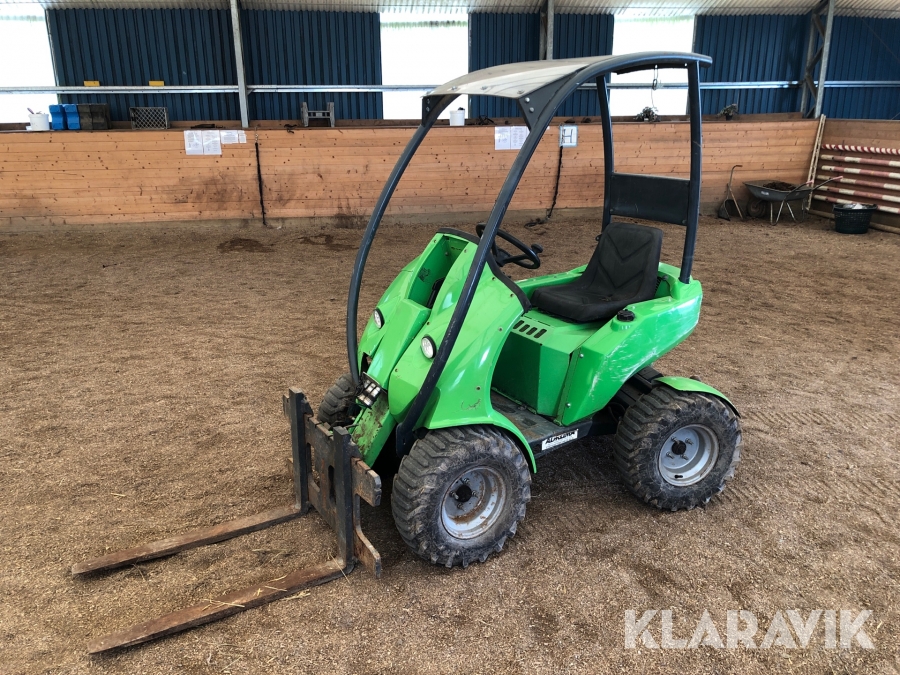 Kompaktlastare Avant 218 med tillbehör 