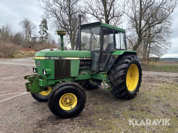 Traktor John Deere 3140