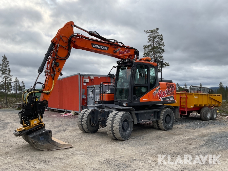 Grävmaskin Doosan DX160W inklusive släp