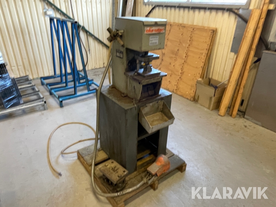 Stans/press Elumatec ST225/00