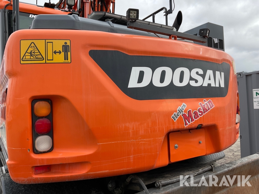 Grävmaskin Doosan DX160W inklusive släp