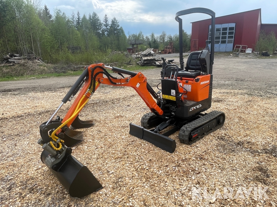 Grävmaskin Doosan DX10Z med redskap
