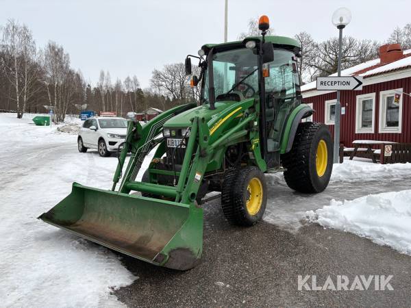 Traktor John Deere 4720 med lastare och redskap