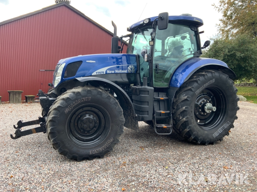 Traktor New Holland T7070 med frontlyft