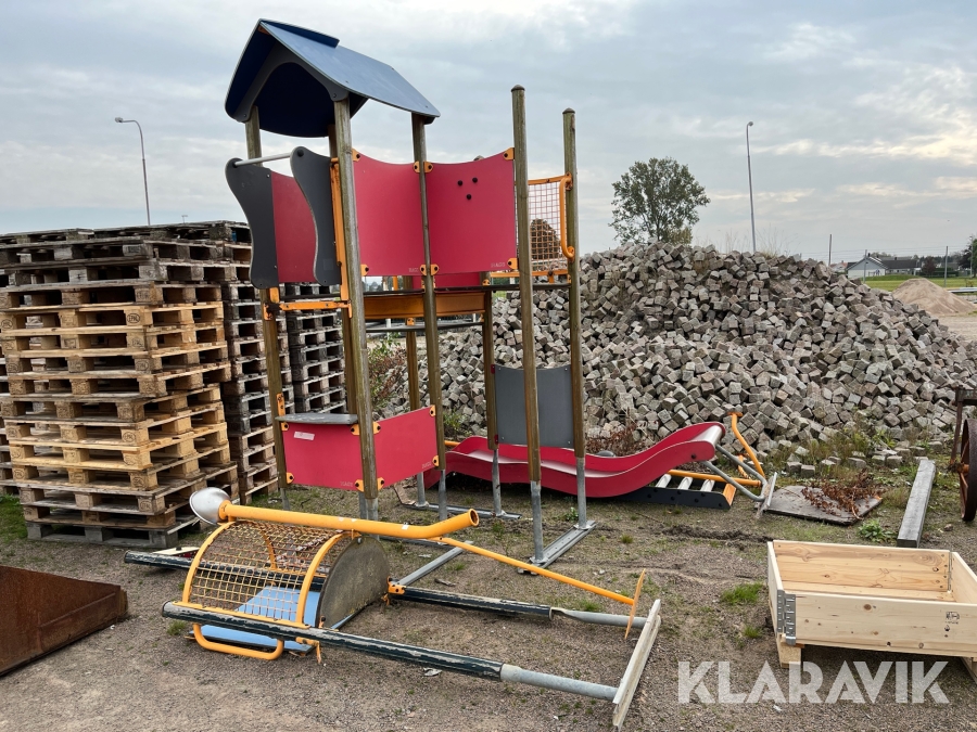 Lekutrustning med rutschkana Hags