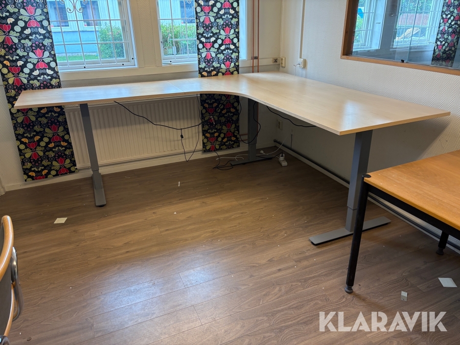 Höj- och sänkbart skrivbord