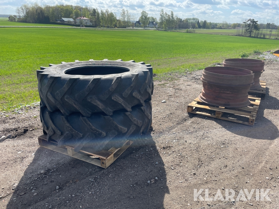 Däck med fälg och mellanringar Taurus 16,9 R 34 2 st