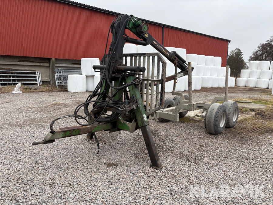 Skogsvagn med kran Farma