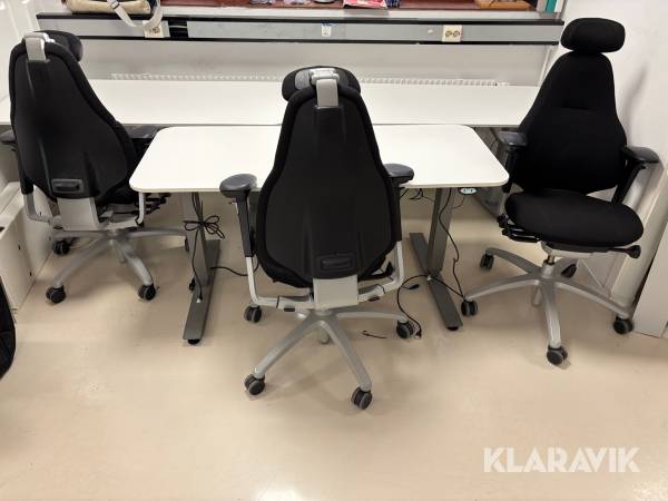 Höj och sänkbart skrivbord 3st med stolar