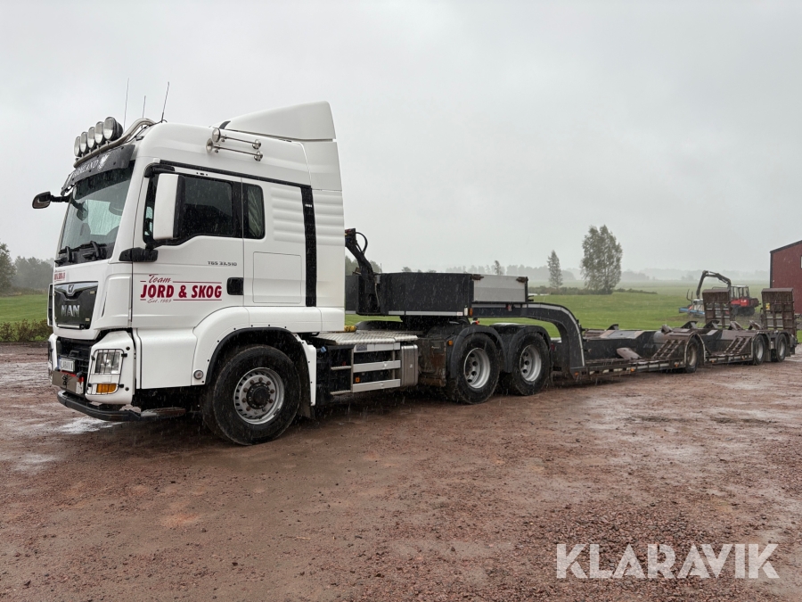 Timmerdragare MAN Gtx 33.510 6x6 med maskintrailer