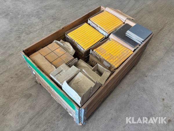 Diverse kakel - En pall om totalt cirka 25 paket
