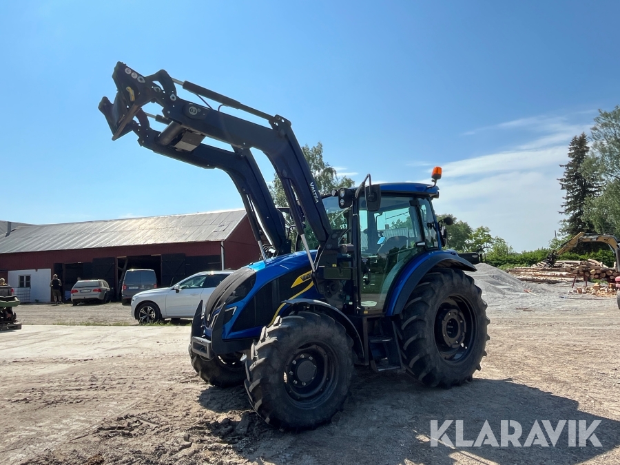 Traktor Valtra A84 med lastare
