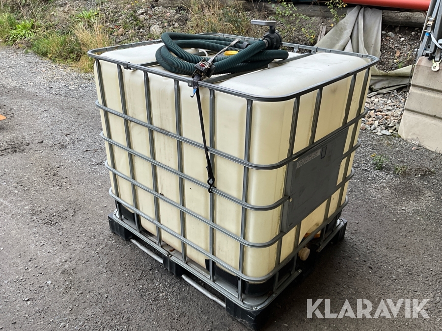 Plasttank IBC 1000L med slang