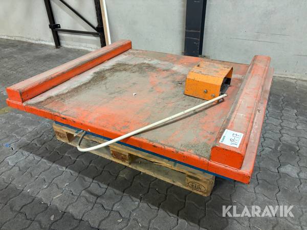 Lyftbord Edmo 2000 kg 1 st, med roterbar skiva