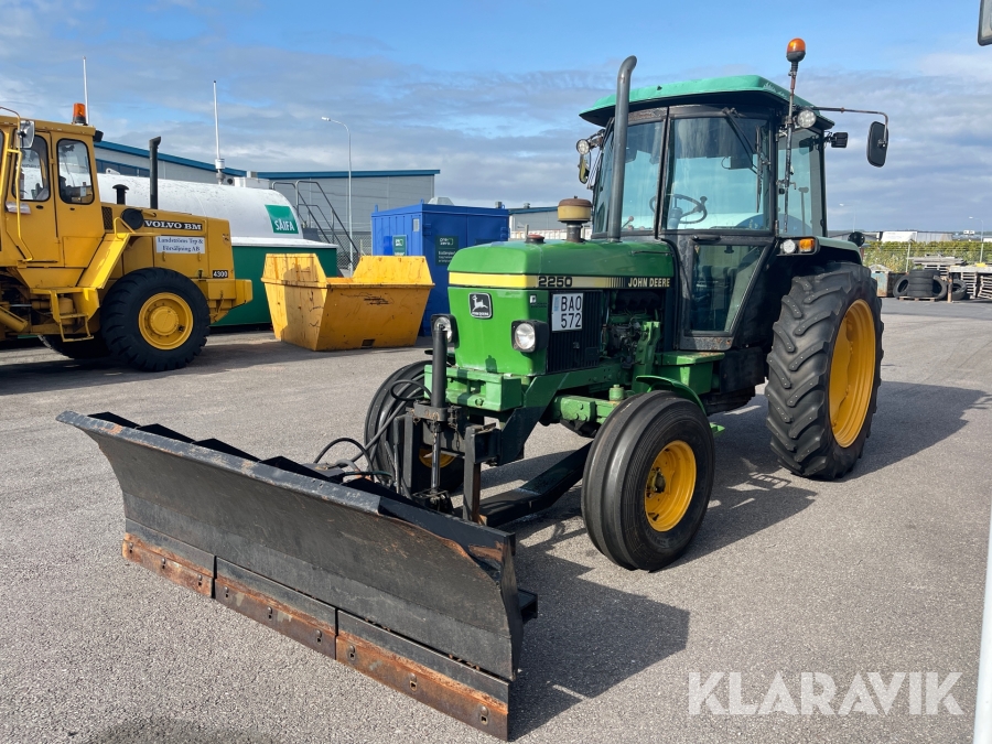 Traktor John Deere 2250