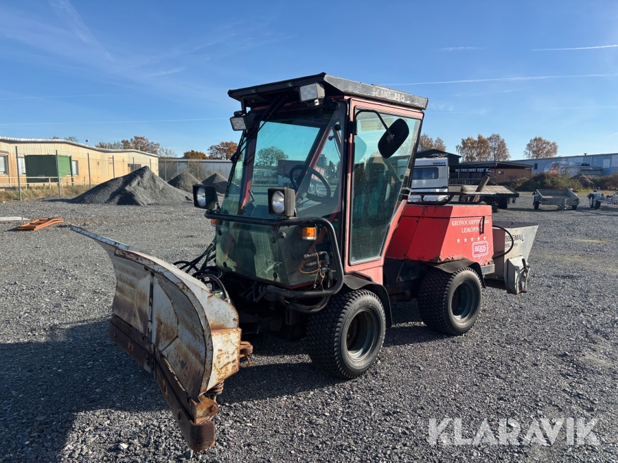 Redskapsbärare Belos med vikplog, sopvals och sandspridare