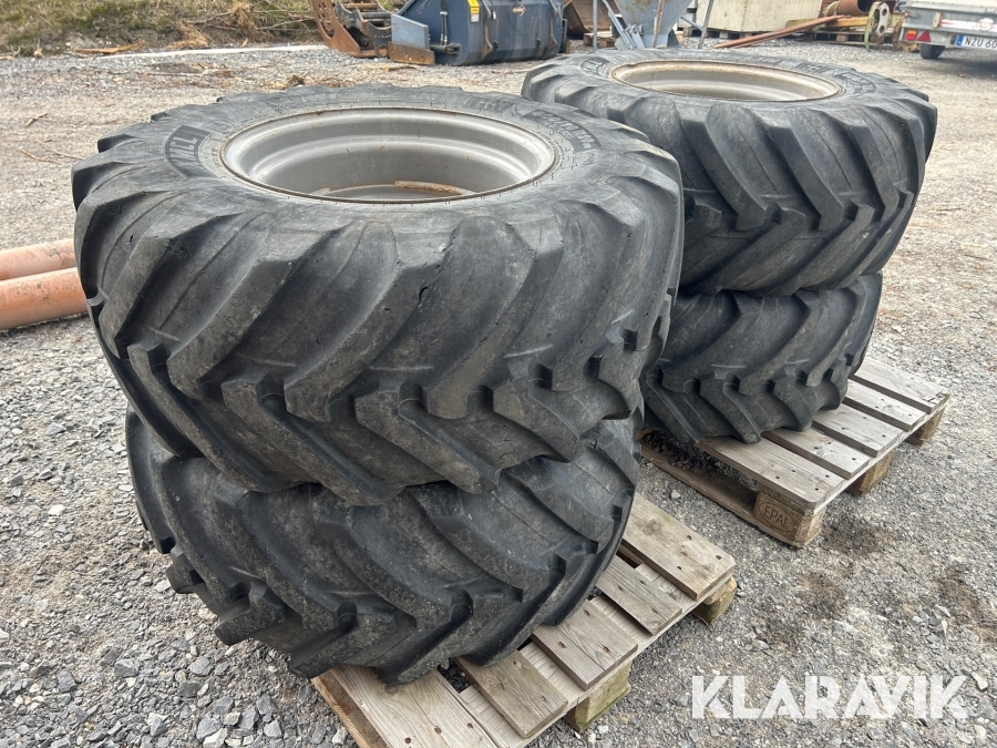 Entreprenaddäck med fälg Michelin 400/70R20 4st