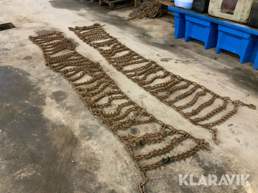 Snökedjor för lastbil med reservdelar och verktyg