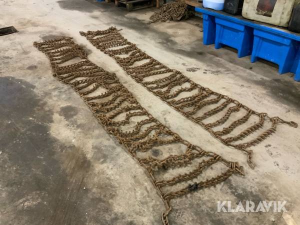 Snökedjor för lastbil med reservdelar och verktyg