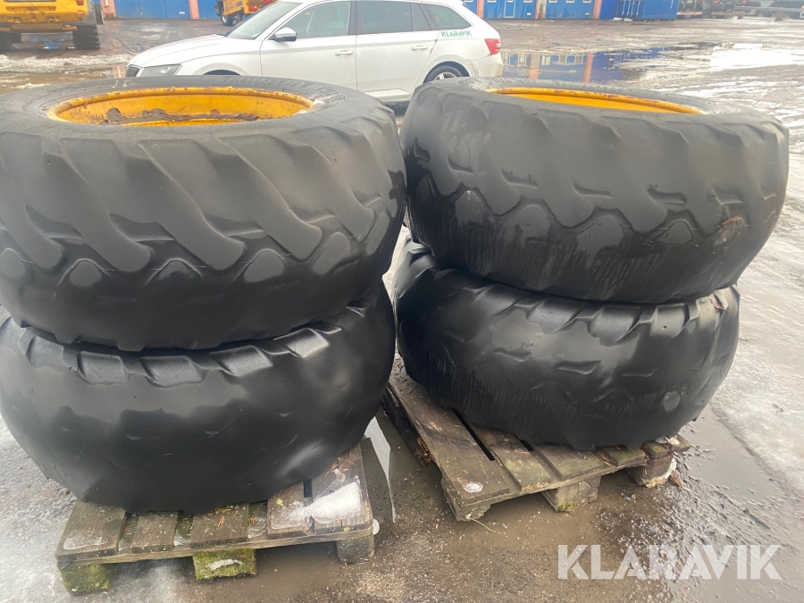 Däck med fälg Trelleborg Volvo BM L50A 4st