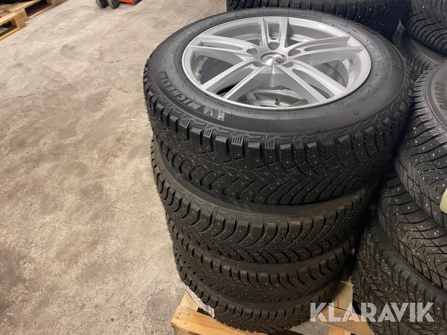 Däck på fälg 215/60R17 4st