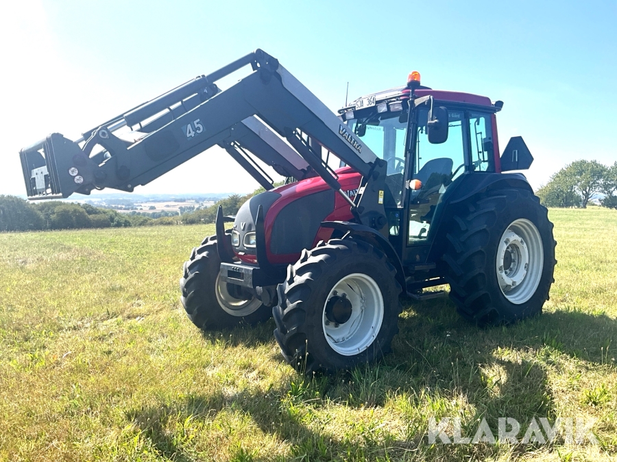 Traktor Valtra A82 med lastare