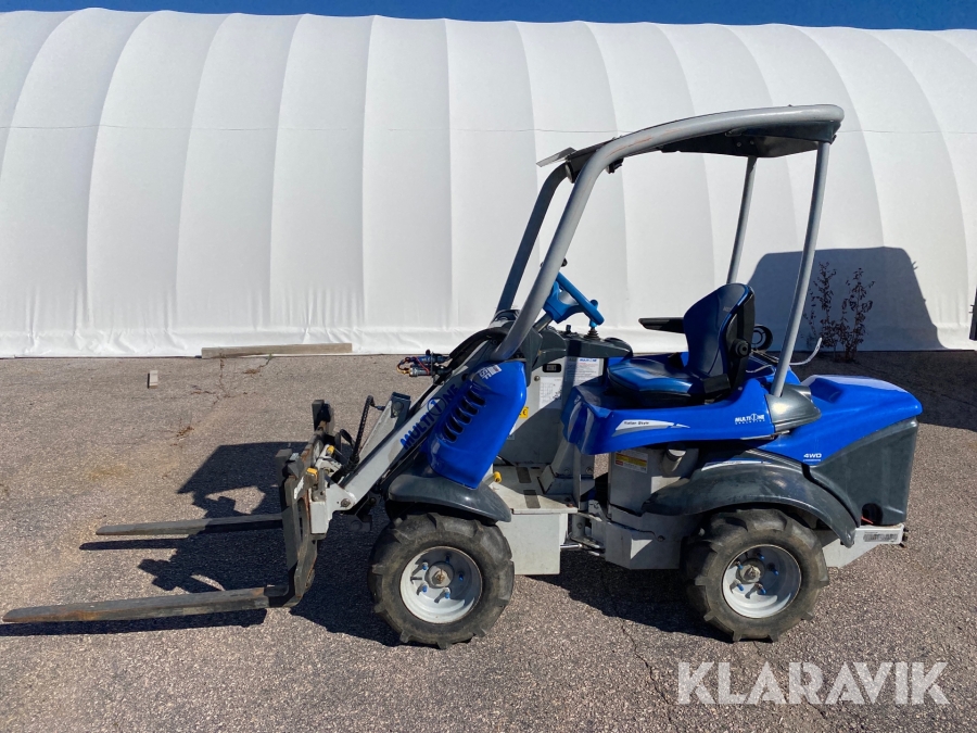 Kompaktlastare med redskap Multione M20D