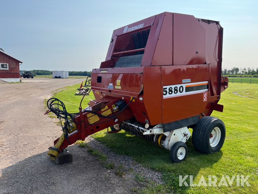 Rundbalspress Hesston 5880