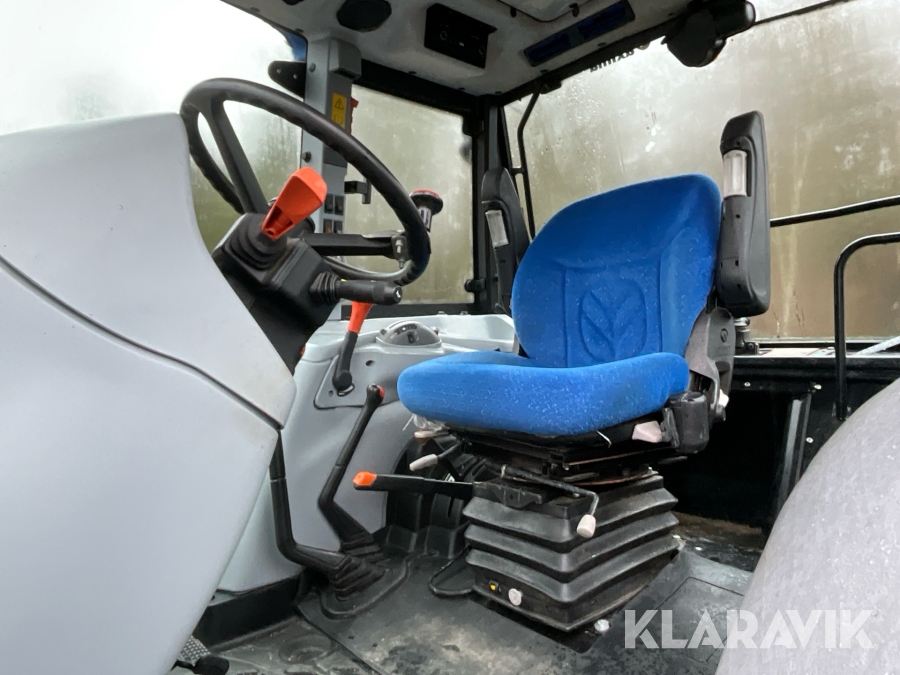 Traktor New Holland T5070 4WD, Skogsutrustad
