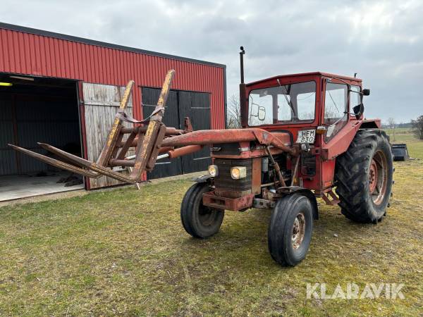 Traktor Massey Ferguson 188 med frontlastare och redskap