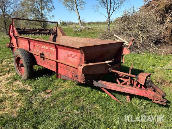 Fastgödselspridare IH McCormick S-125A