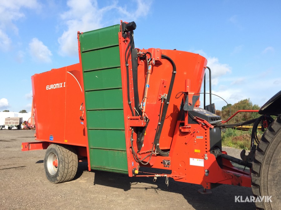 Mixervagn med sidoelevator