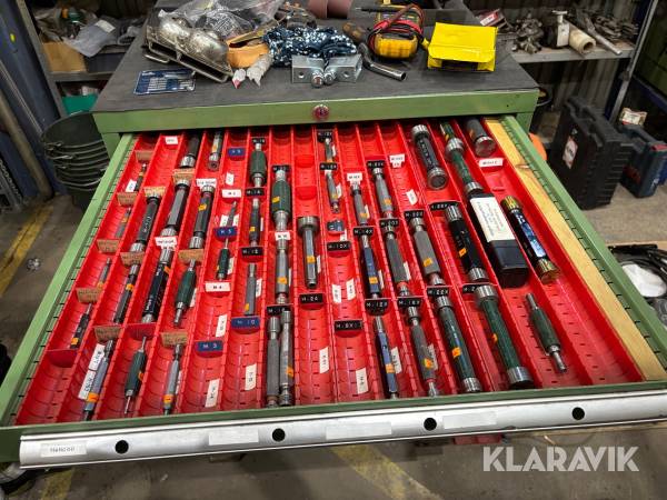 Parti med gängtolk, håltolk samt svarvskär olika dimensioner