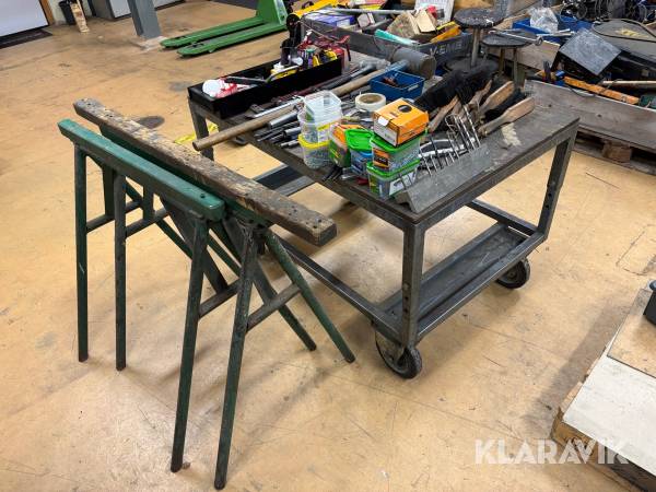 Parti med verktyg, rullbord samt bockar