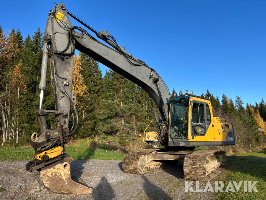 Grävmaskin Volvo EC210B LC med redskap