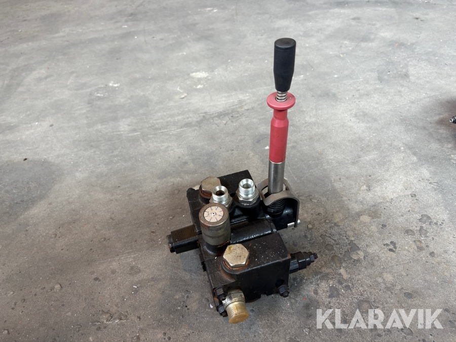 Hydraulventil med flödesregulator