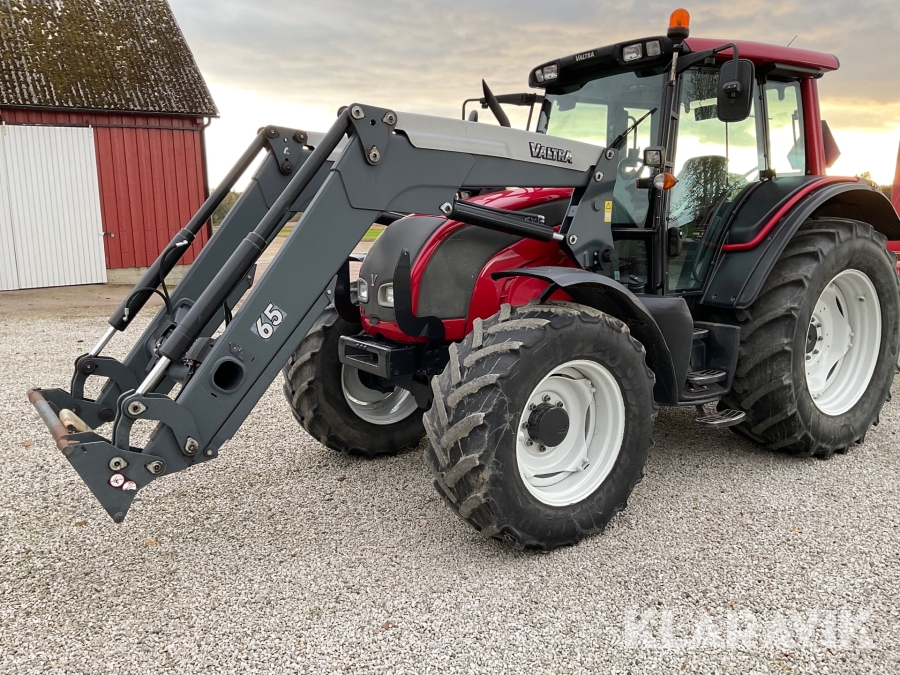 Traktor Valtra N121 Advance med frontlastare