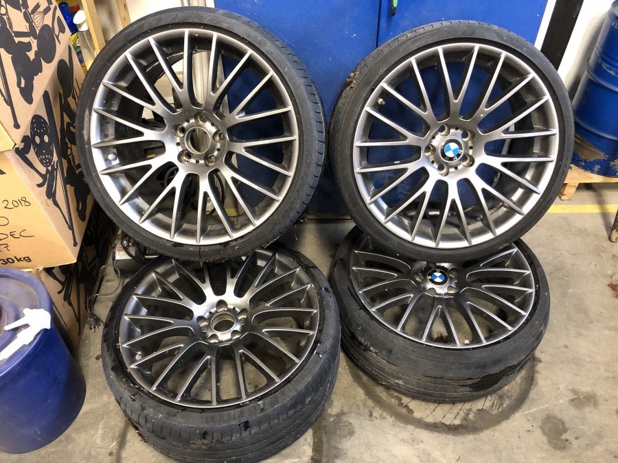 Däck på fälg 21-tum